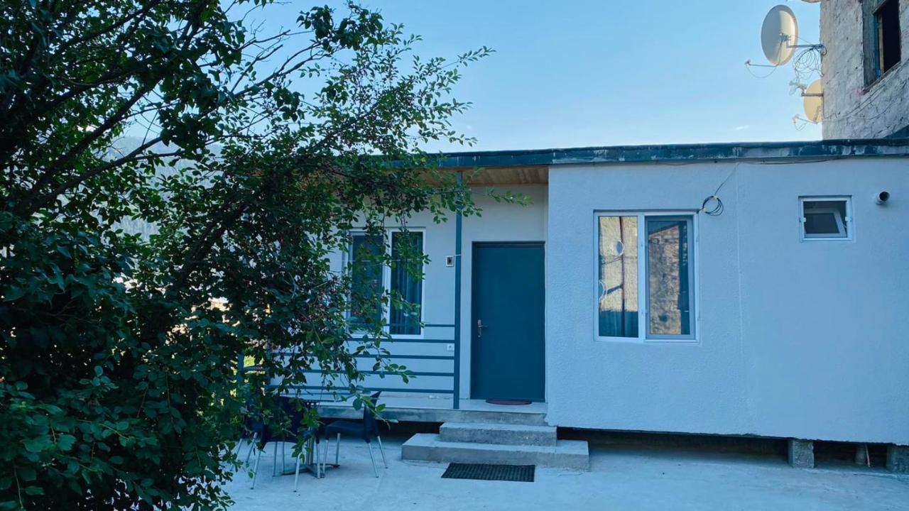 Lela Guest House Местия Экстерьер фото