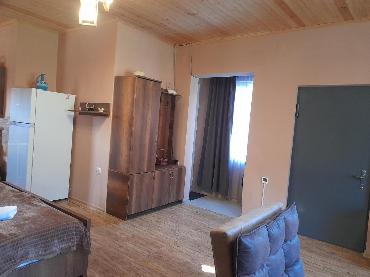 Lela Guest House Местия Экстерьер фото