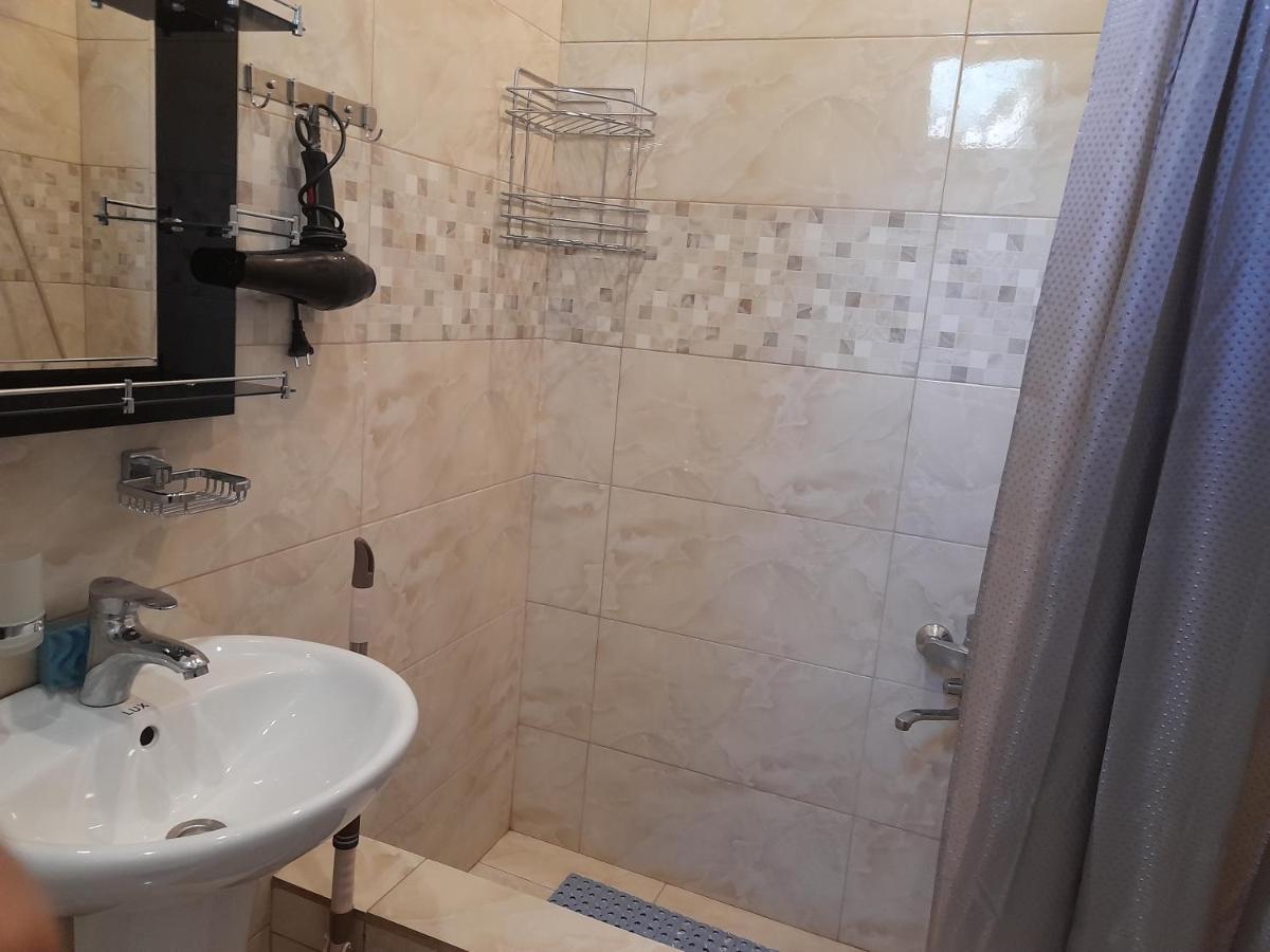 Lela Guest House Местия Экстерьер фото