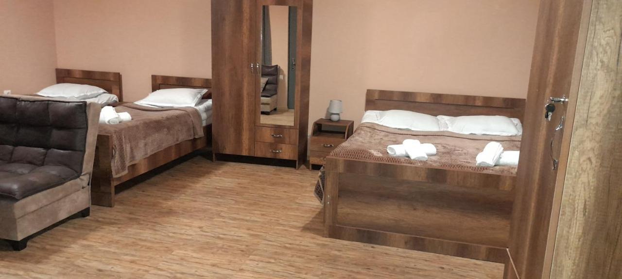 Lela Guest House Местия Экстерьер фото
