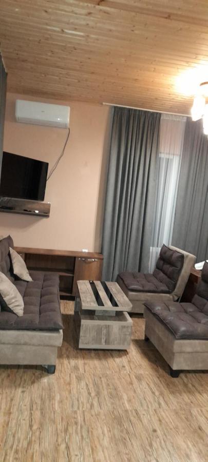 Lela Guest House Местия Экстерьер фото