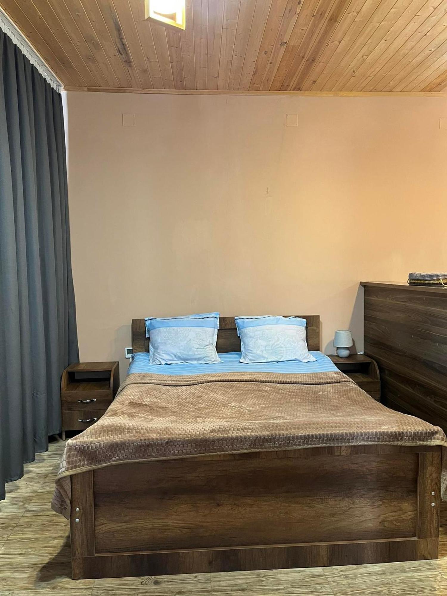 Lela Guest House Местия Экстерьер фото