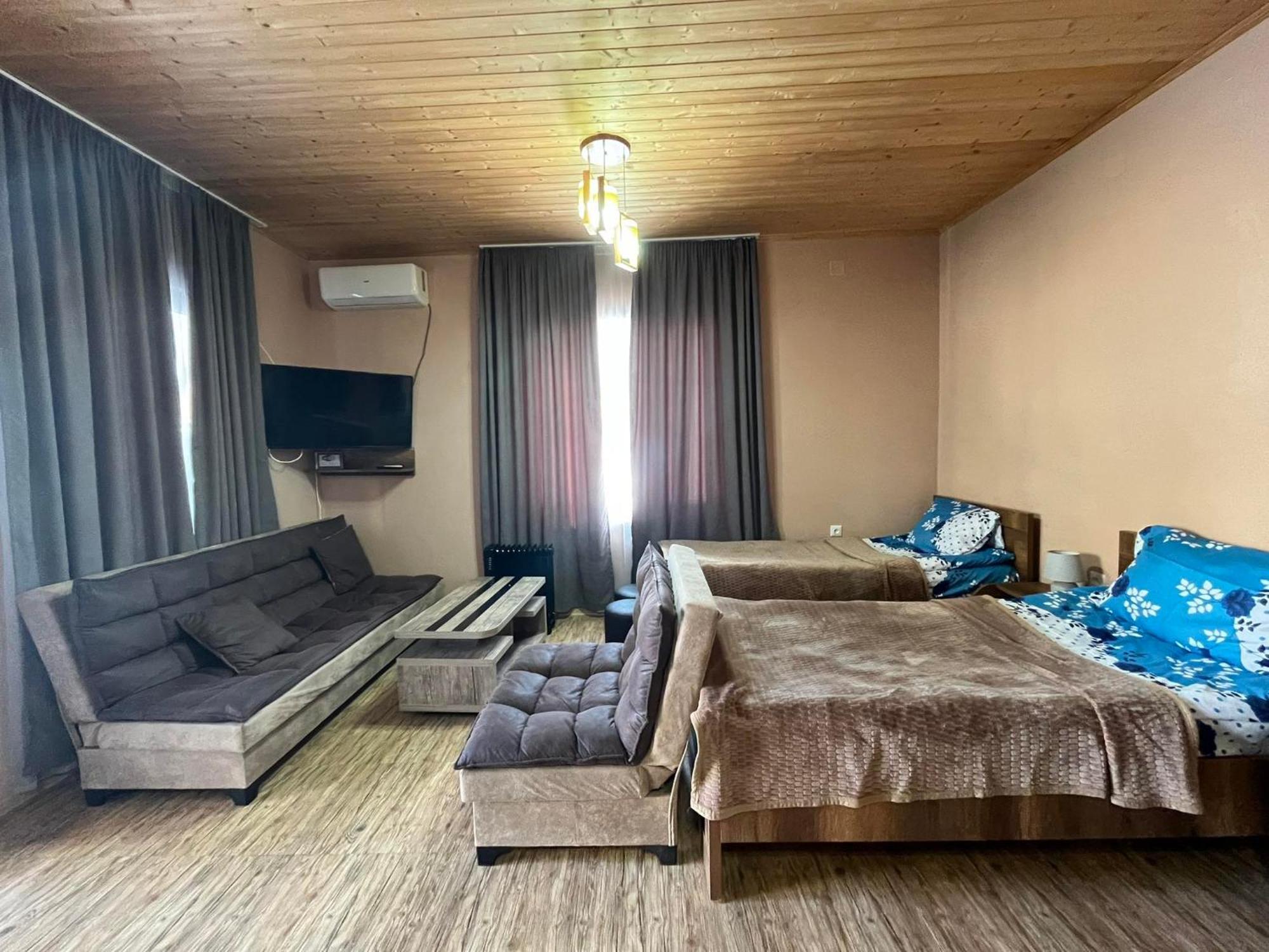 Lela Guest House Местия Экстерьер фото