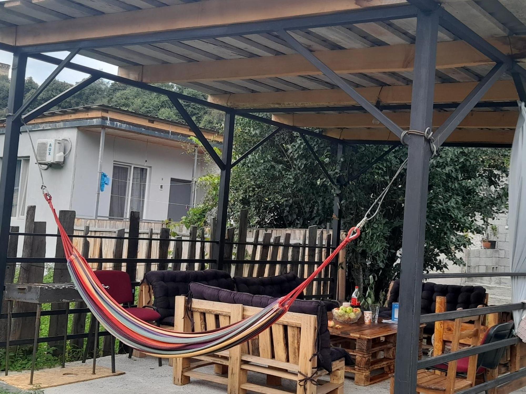 Lela Guest House Местия Экстерьер фото