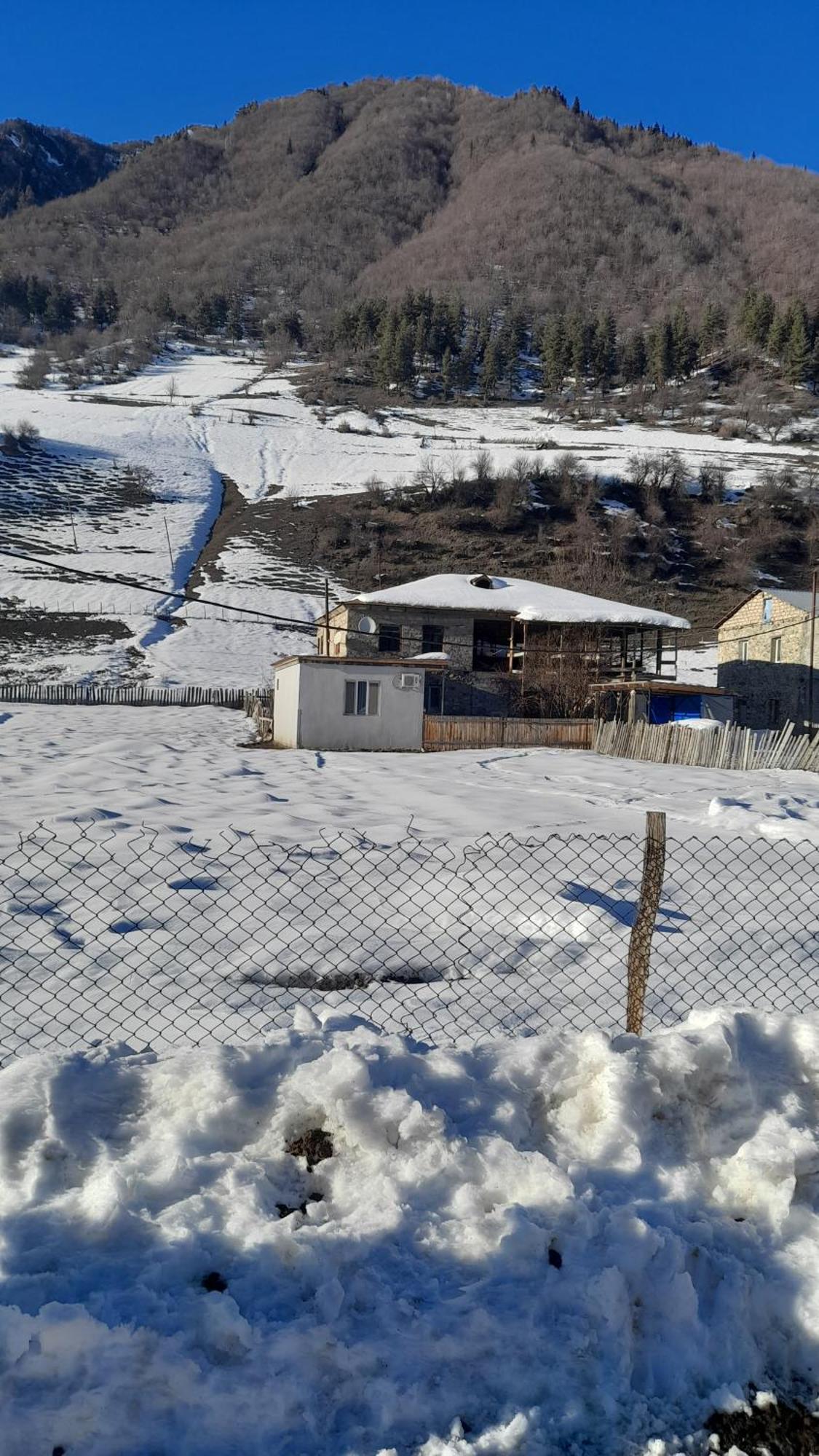 Lela Guest House Местия Экстерьер фото